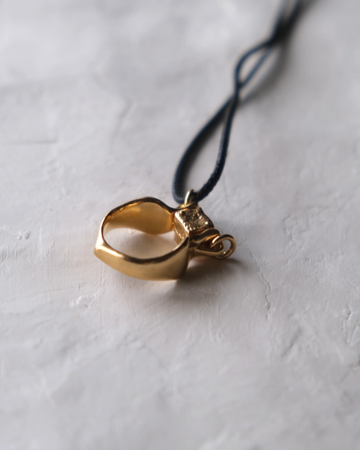 Amphora Golden Ring-Pendant with a Movable Stopper