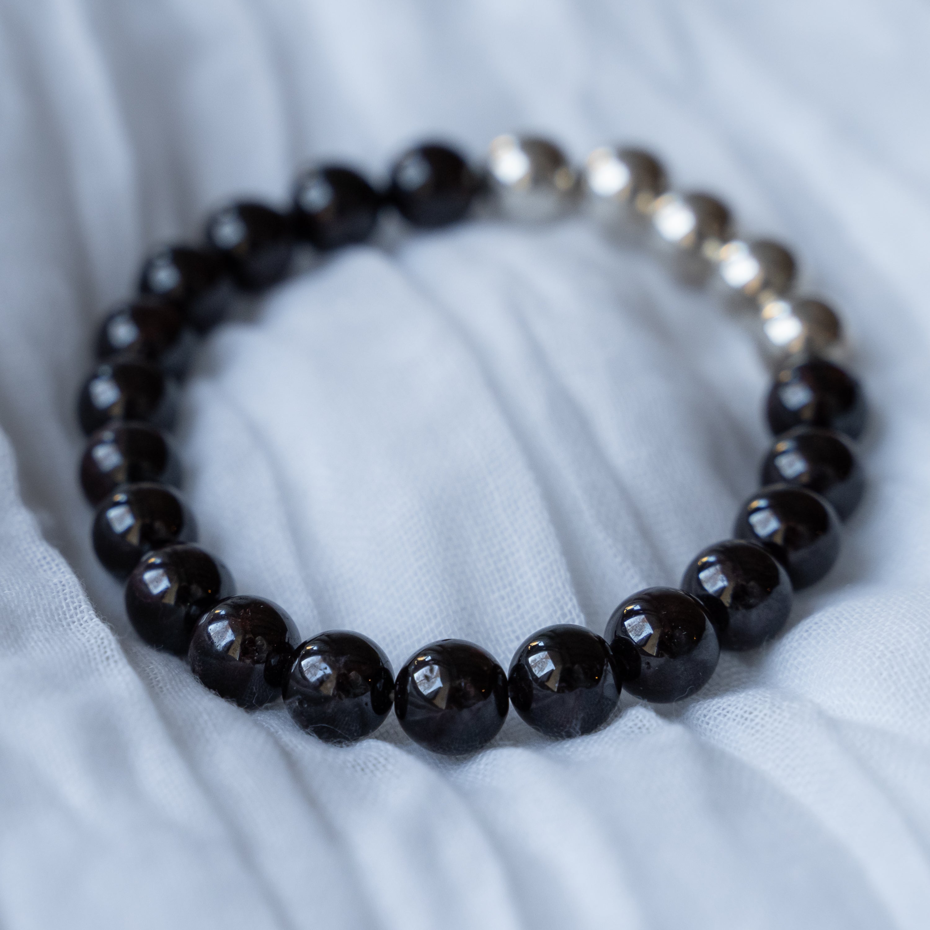 Bead Bracelet Circle Garnet with Round Silver