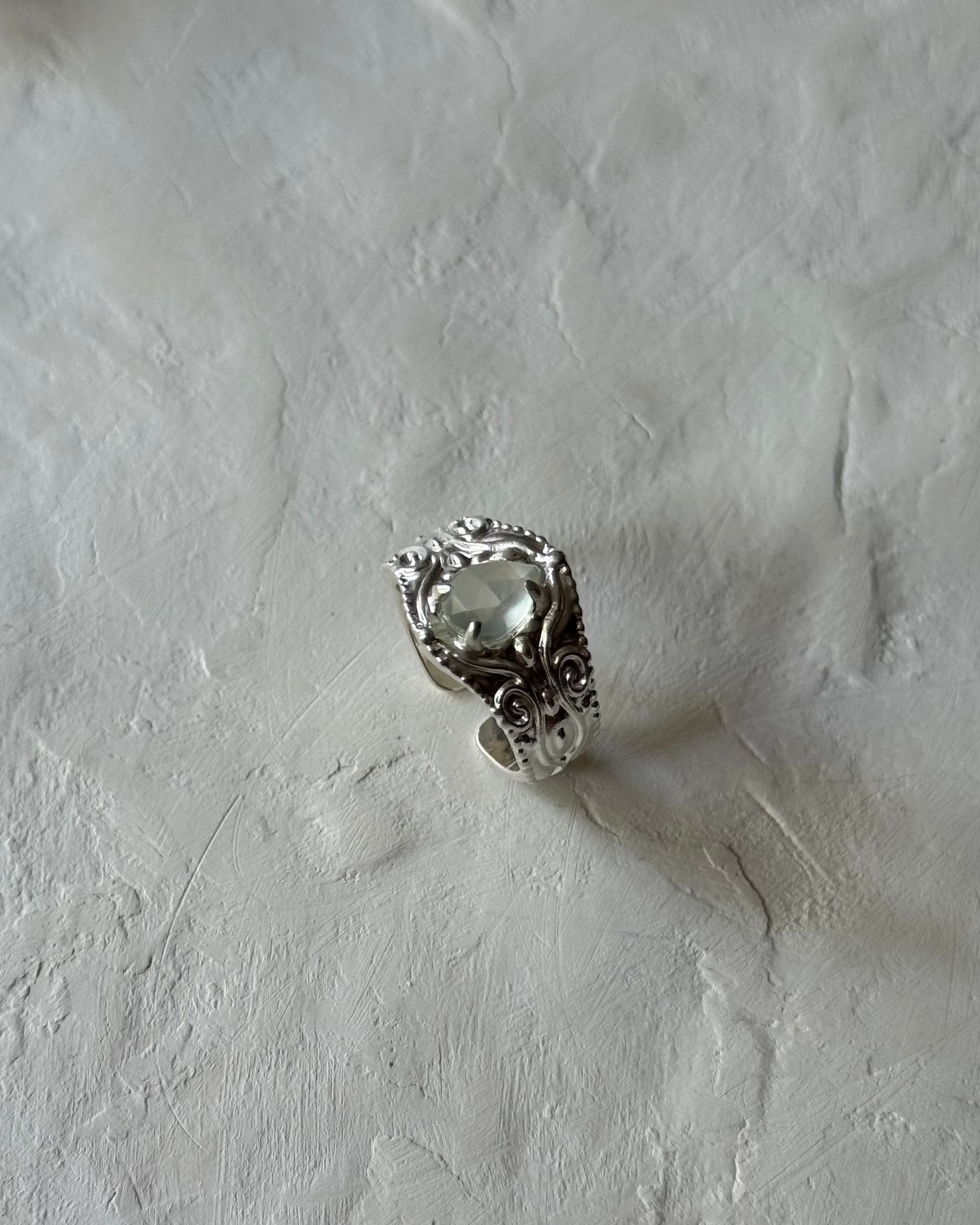 Tharel ring with Prehnite