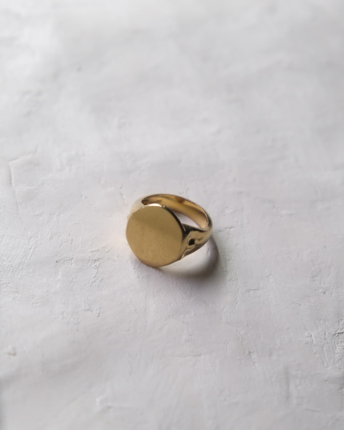 Signet Mirror in Gold