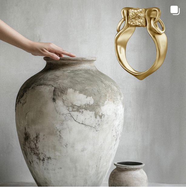 Amphora Golden Ring-Pendant with a Movable Stopper
